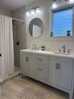 Combined shower/tub, hair dryer, towels, soap