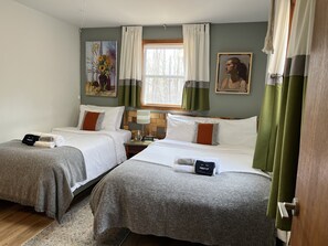 3 bedrooms, desk, iron/ironing board, free WiFi