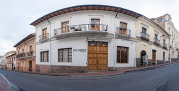 Fachada de la propiedad