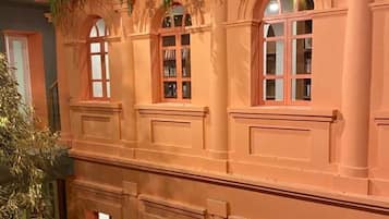 A model of a building with multiple windows and balconies, featuring a classic architectural style with arched windows and decorative moldings.