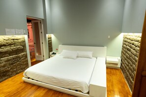 Rom – deluxe, 1 queensize-seng, balkong | Sengetøy av topp kvalitet, wi-fi (inkludert) og sengetøy