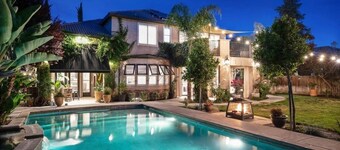 Lovely home w/ pool, spa, outdoor grill and more!