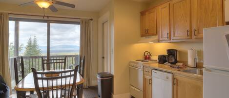 Geladeira, micro-ondas, fogão, cooktop