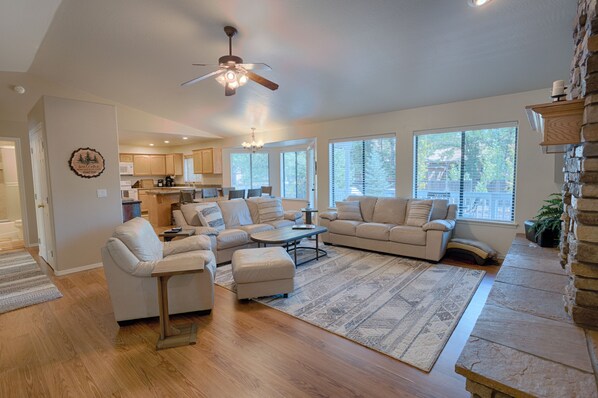 تلفزيون ذكي، مدفأة، مشغل دي في دي، طابعة