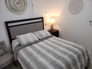 1 chambre, coffres-forts dans les chambres, fer et planche à repasser