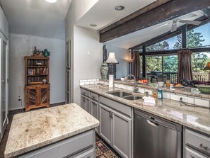 Studio (2 Bedrooms) | Property amenity