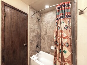 Studio (2 Bedrooms) | Property amenity