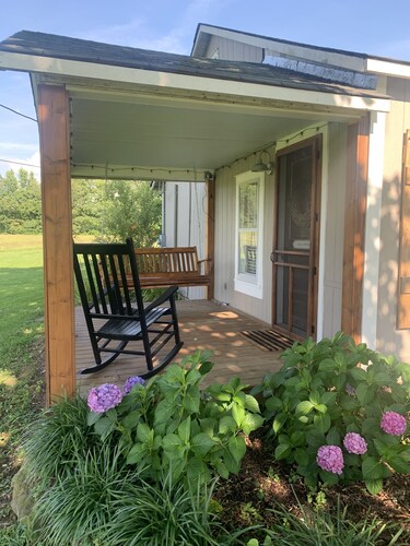 Country cottage on 3 acres right outside of town close to UTM