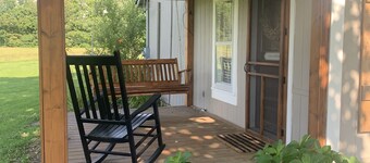 Country cottage on 3 acres right outside of town close to UTM 