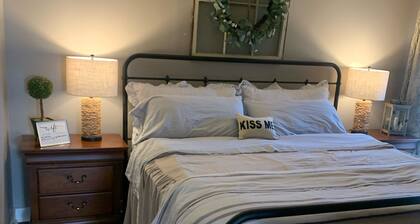Country cottage on 3 acres right outside of town close to UTM
