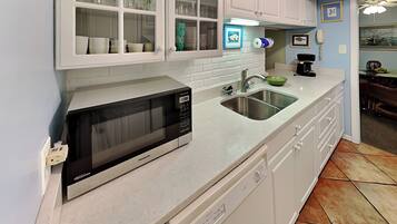 Condo (2 Bedrooms) | Property amenity