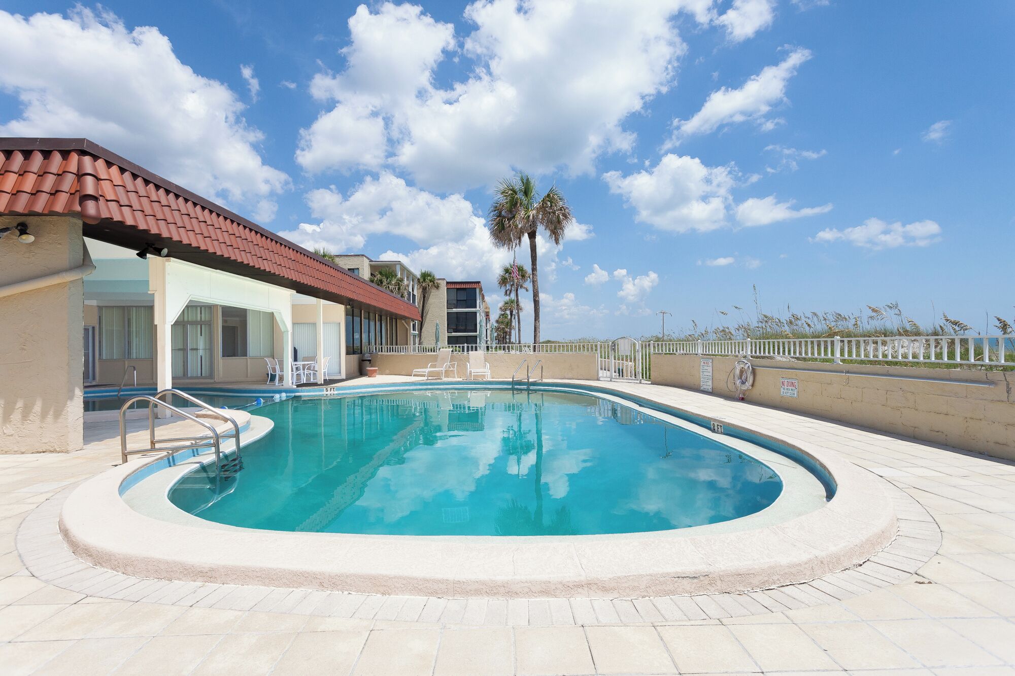 Condo (2 Bedrooms) | Front of property