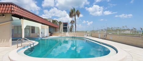 Condo (2 Bedrooms) | Front of property