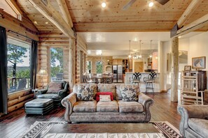 Studio (Multiple Bedrooms) | Property amenity