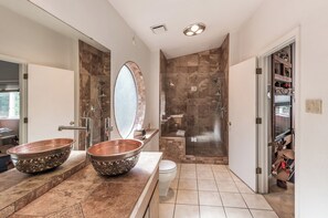 Studio (2 Bedrooms) | Property amenity