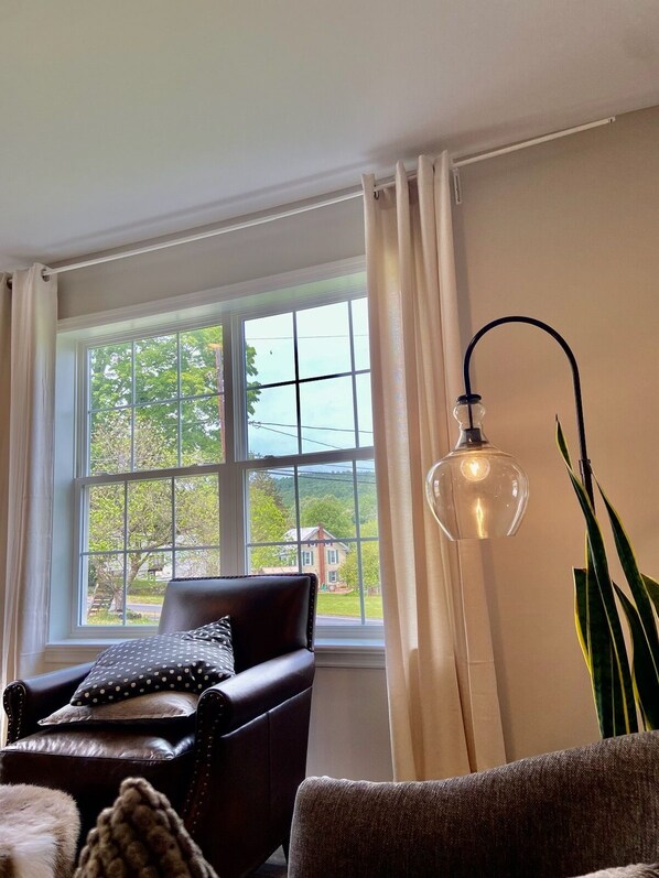 Smart TV, books - Newly Built Zen Space 2Bd-3Bth - Pets OK (Lititz)