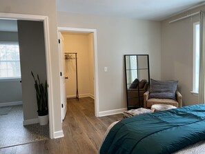 3 Schlafzimmer, Schreibtisch, Bügeleisen/Bügelbrett, WLAN