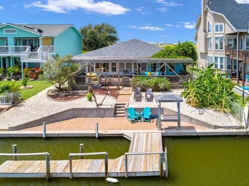 Reel Southern Retreat - 2600 sq ft, single level canal front, boat Dock.