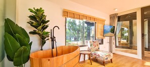 Villa Familiale | Salle de bain | Douche à « effet pluie », articles de toilette gratuits, sèche-cheveux