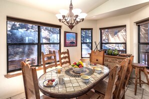 Studio (3 Bedrooms) | Property amenity