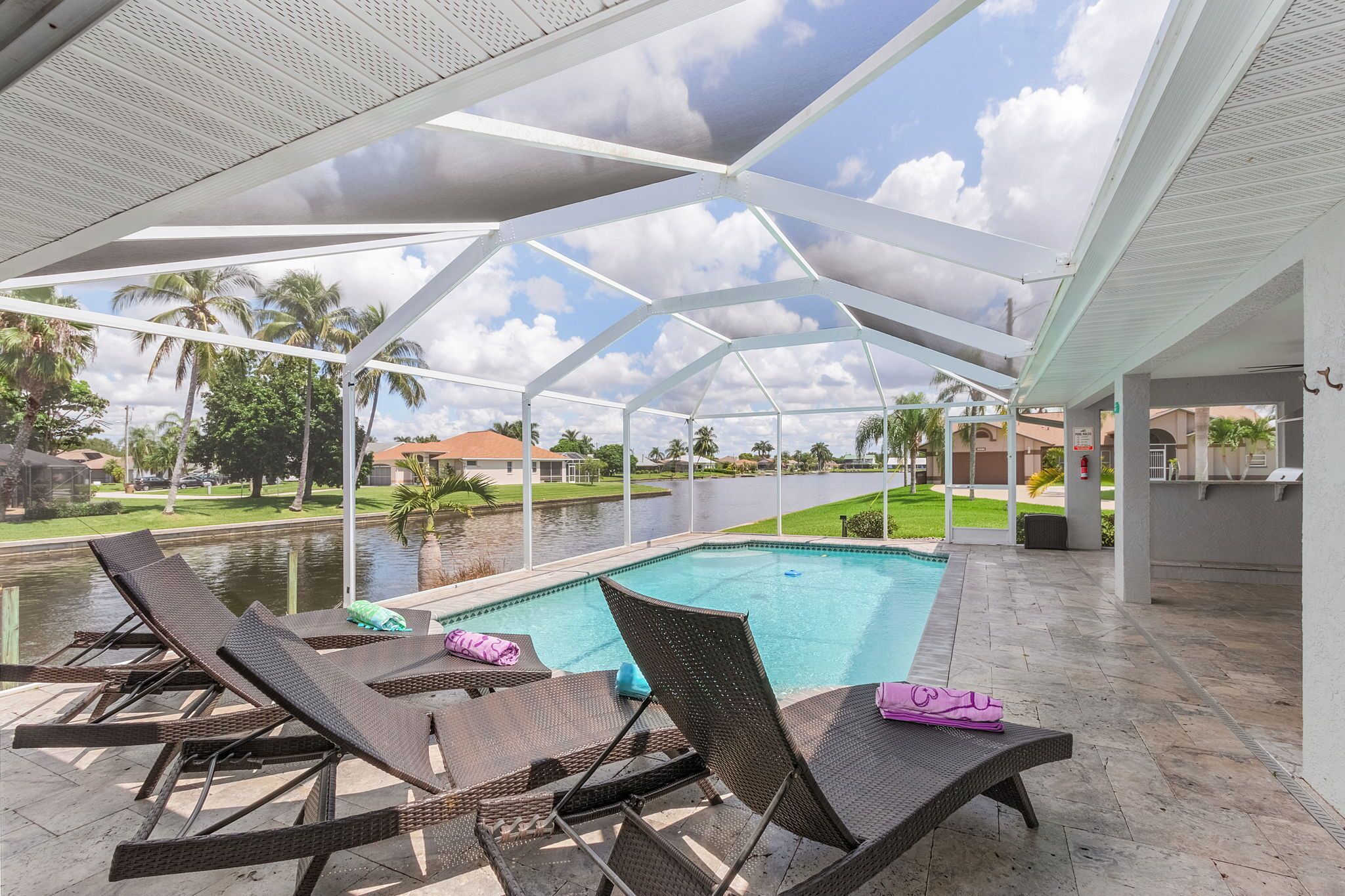 Luxury Villa on Freshwater Lake with Kayaks and Heated Pool - Villa Mohave Lake - Roelens Vacations