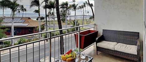 Condo (2 Bedrooms) | Front of property