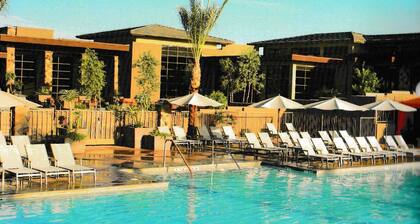 Villa in Palm Desert with views of mountains and golf course