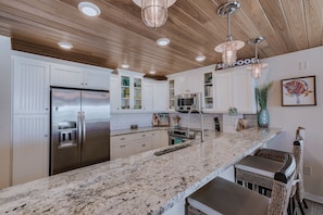 Condo (ShoreHouse 401) | Private kitchen