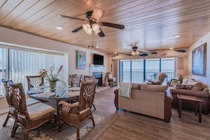 Condo (ShoreHouse 401) | Living room