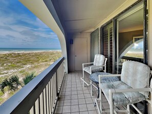 Condo (2 Bedrooms) | Property amenity