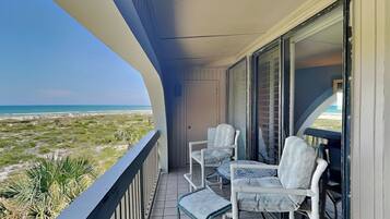 Condo (2 Bedrooms) | Property amenity