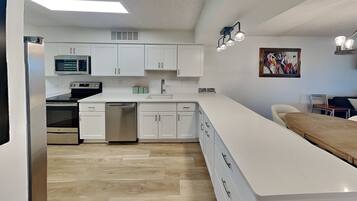 Condo (2 Bedrooms) | Property amenity