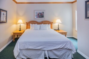 1 bedroom, iron/ironing board, bed sheets - Relaxing Retreat Heart of Branson // 1BR Standard (Branson)