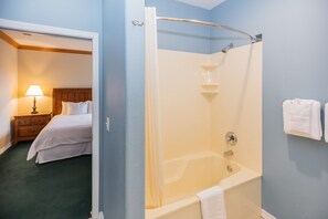 Bathroom - Relaxing Retreat Heart of Branson // 1BR Standard (Branson)