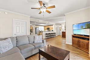 Living area - 2 King MBR Suites | Starbucks | Onsite Dining | RP1906 (Myrtle Beach)