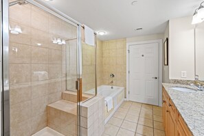 Combined shower/tub, jetted tub, hair dryer, towels