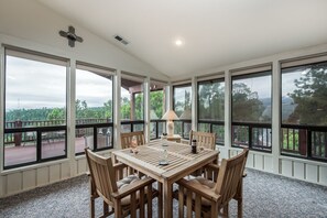 Cabin (Awesome Views) | Private kitchen