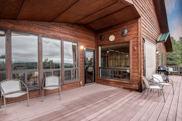 Cabin (Awesome Views) | Balcony