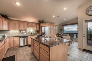 Cabin (Awesome Views) | Private kitchen