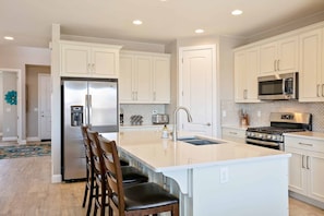 Maison, plusieurs chambres | Cuisine privée | Réfrigérateur, un four, cafetière-théière, grille-pain