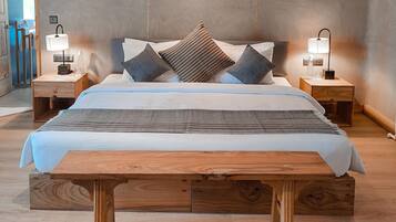 Club-Zimmer, 1 Doppelbett | Hochwertige Bettwaren, Betten mit Memory-Foam-Matratzen, Minibar