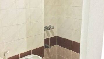 Doppia Standard | Bagno | Doccia, soffione a pioggia, set di cortesia gratuito, asciugacapelli