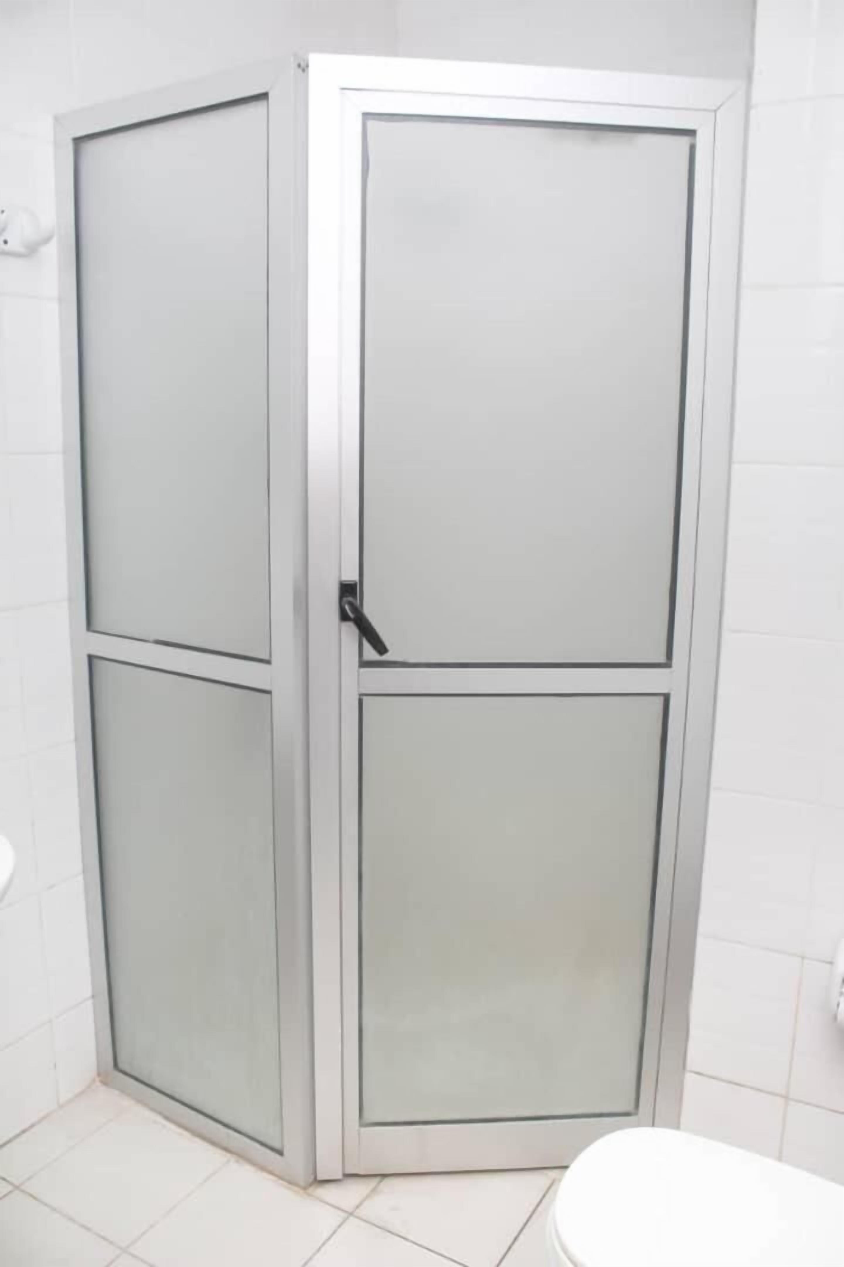 combined shower/bathtub, towels, soap, toilet paper