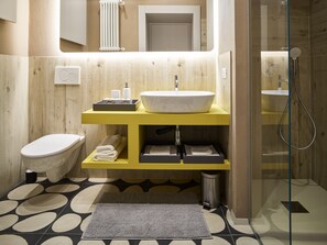 Dusche, Haartrockner, Bidet, Handtücher