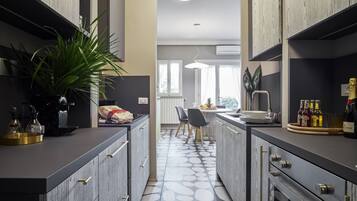 Fridge, stovetop, dishwasher, coffee/tea maker