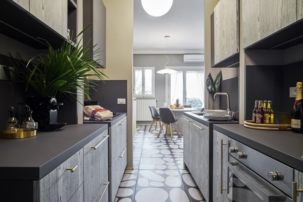 Fridge, stovetop, dishwasher, coffee/tea maker