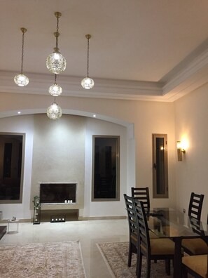 المنشأة من الداخل