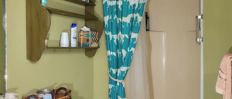 Cabin, 1 Bedroom, Smoking, Garden View | Bathroom