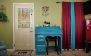 Living room - Pleasant Days Lodging Southwest Cottage (Homosassa)