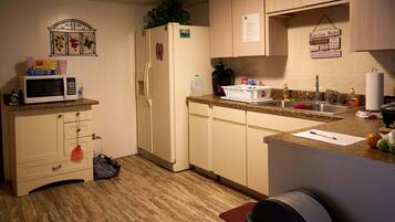 Shared Dormitory, 1 Bedroom, Smoking, Patio | Private kitchen | Stovetop